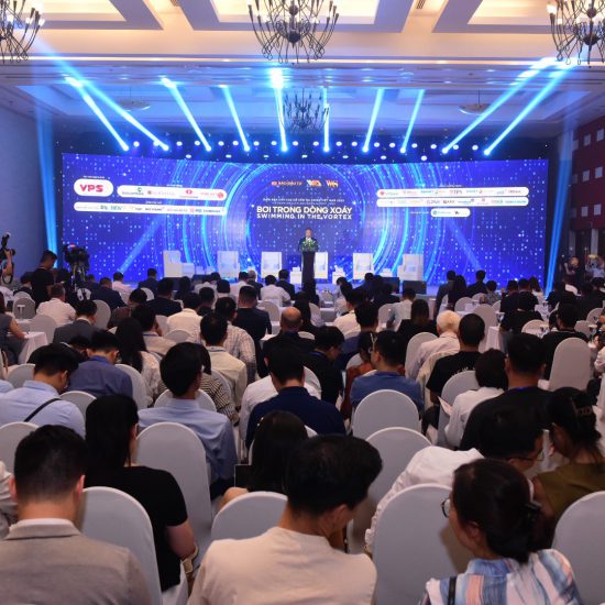 Diễn đàn cấp cao Cố vấn tài chính Việt Nam 2023: “Bơi trong dòng xoáy”